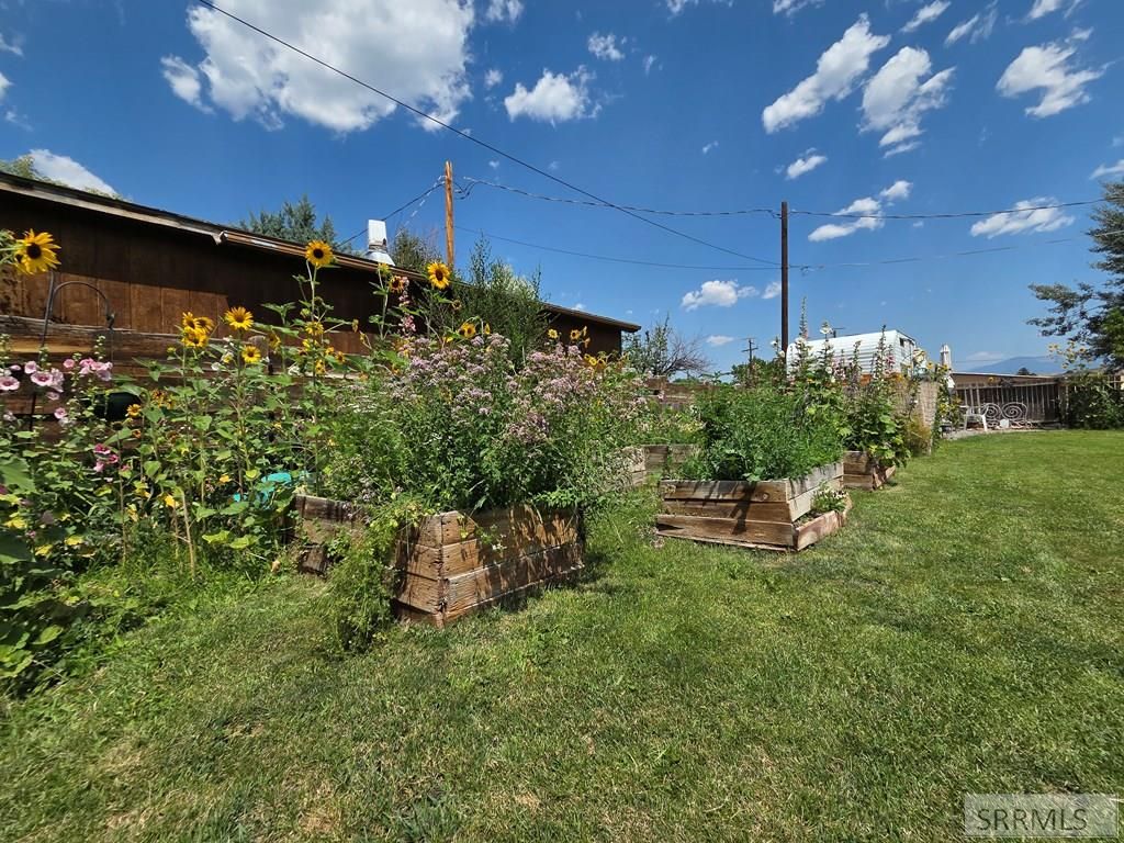 Image 11 of property listing at 904 Edwards Street, Salmon, ID 83467