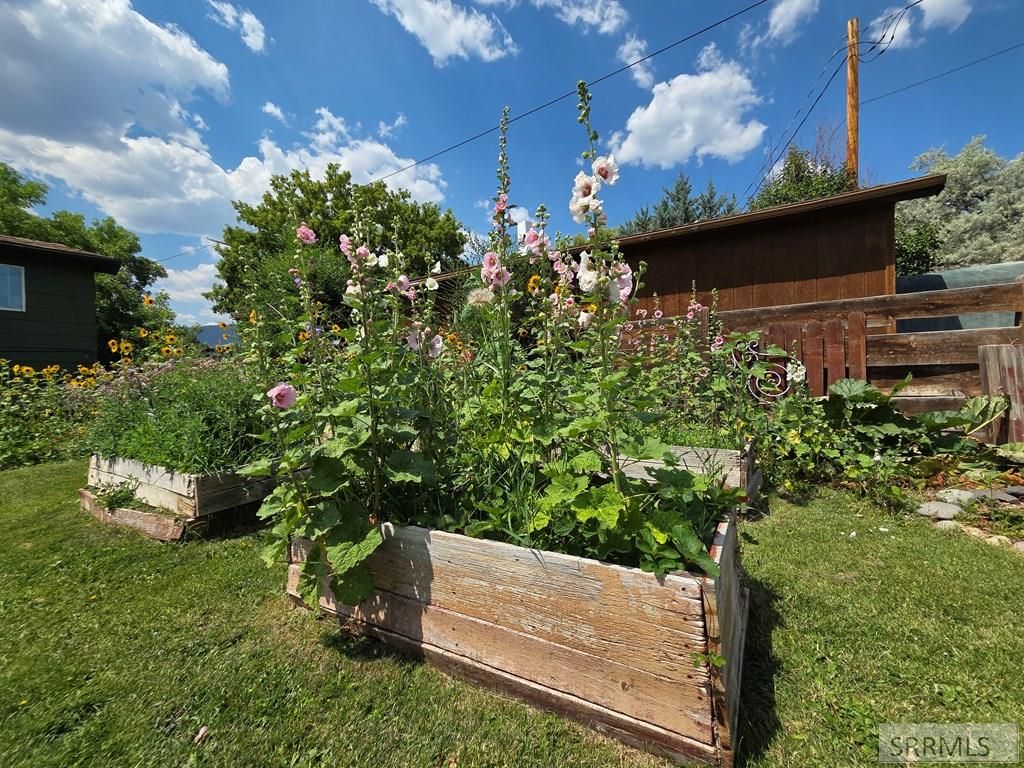 Image 16 of property listing at 904 Edwards Street, Salmon, ID 83467
