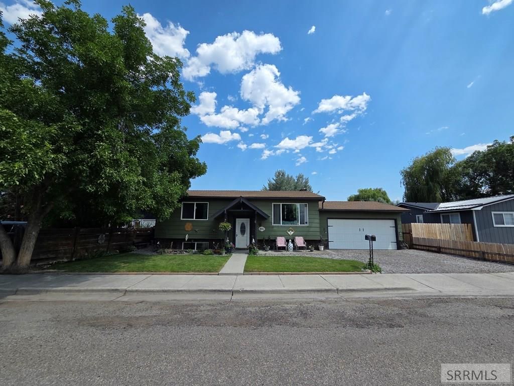 Image 2 of property listing at 904 Edwards Street, Salmon, ID 83467