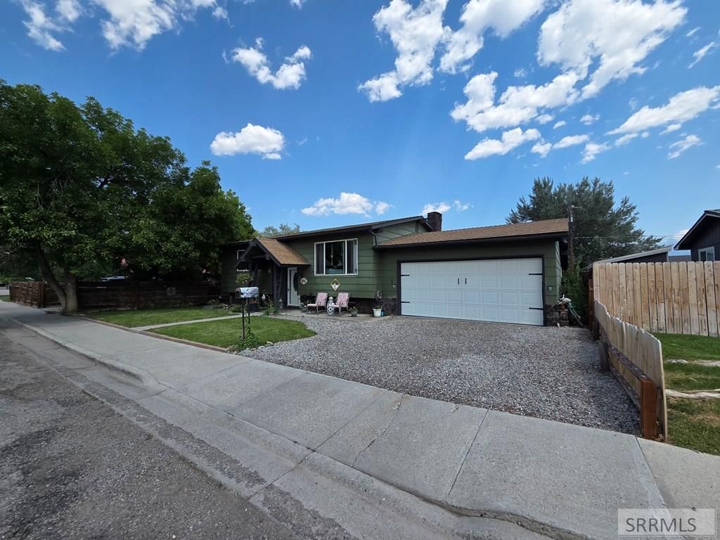 Image 3 of property listing at 904 Edwards Street, Salmon, ID 83467