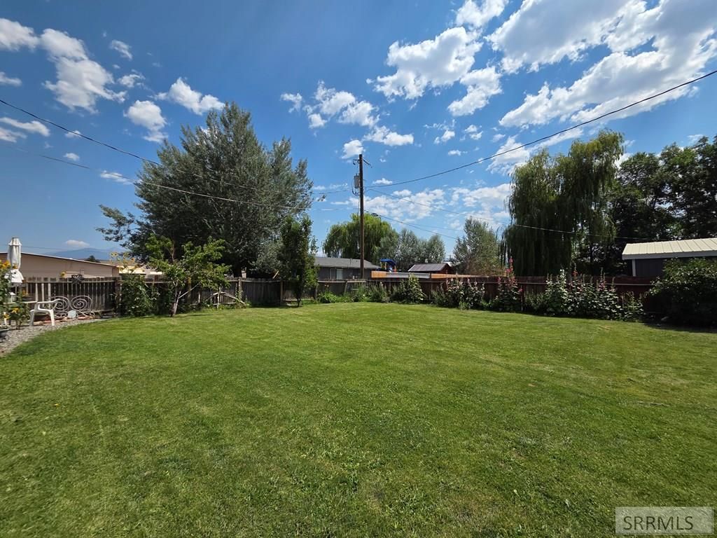Image 9 of property listing at 904 Edwards Street, Salmon, ID 83467