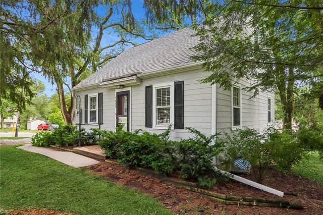 1405 W Benton St, Iowa City, IA 52246