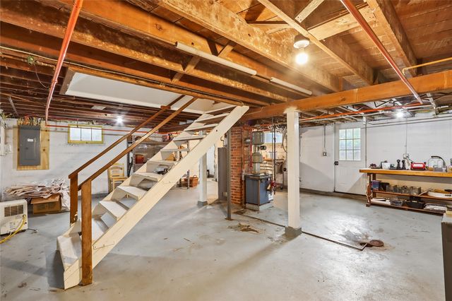 1405 W Benton St, Iowa City, IA 52246