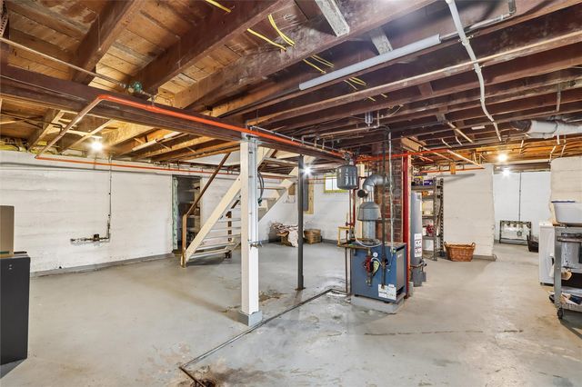 1405 W Benton St, Iowa City, IA 52246