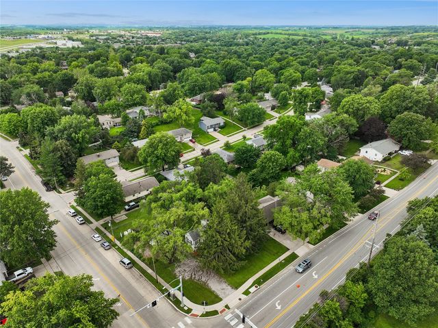 1405 W Benton St, Iowa City, IA 52246