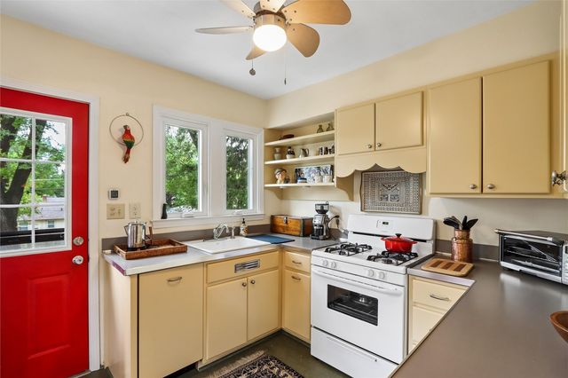 1405 W Benton St, Iowa City, IA 52246