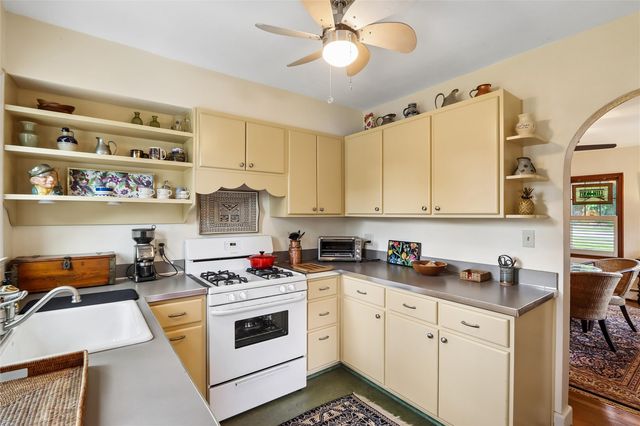1405 W Benton St, Iowa City, IA 52246
