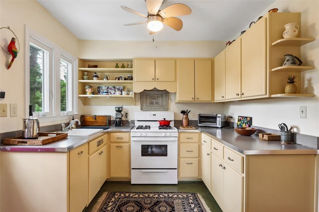 1405 W Benton St, Iowa City, IA 52246
