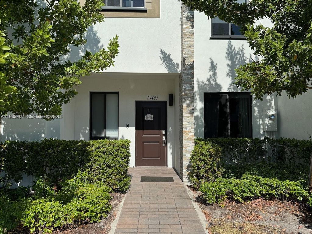 21441 NE 3rd Place, Miami, FL 33179