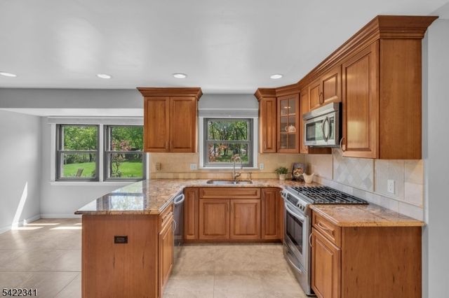 363 Rolling Knolls Way, Bridgewater Twp., NJ 08807