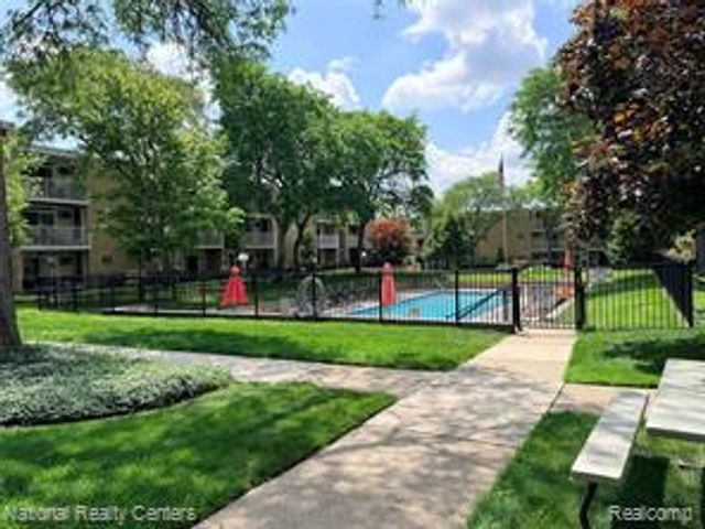 4913 Crooks Road G4, Royal Oak, MI 48073