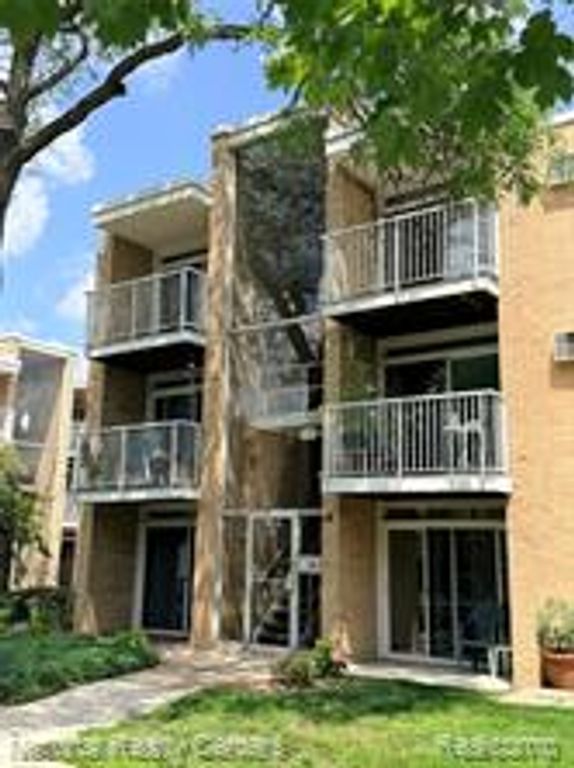 4913 Crooks Road G4, Royal Oak, MI 48073