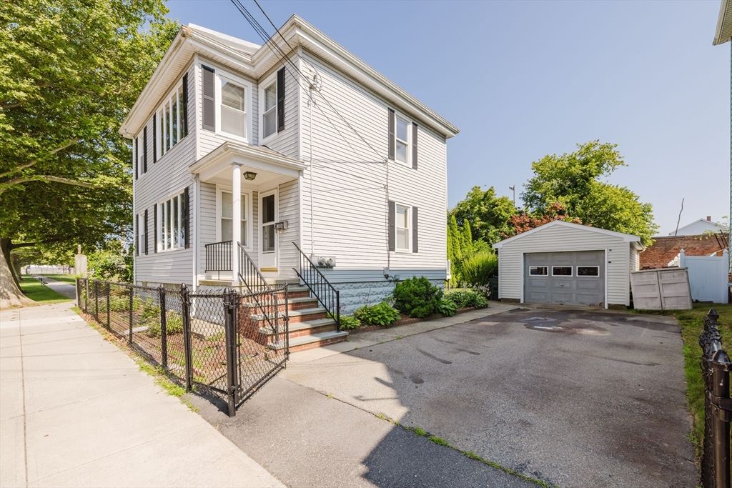 1004 Slade St, Fall River, MA 02724