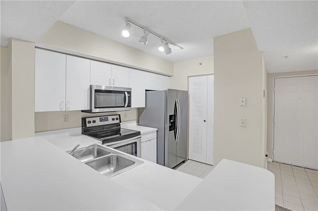 1640 N 42nd Circle 206, Vero Beach, FL 32967