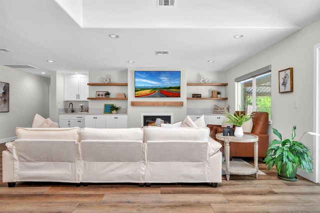 4024 Cayente Way, Sacramento, CA 95864