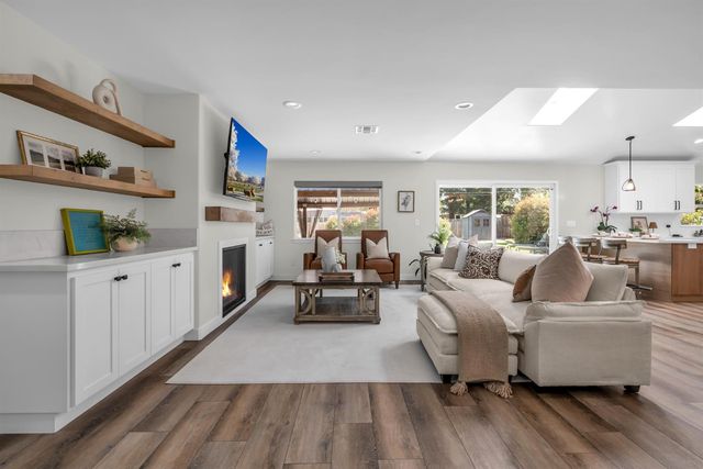 4024 Cayente Way, Sacramento, CA 95864