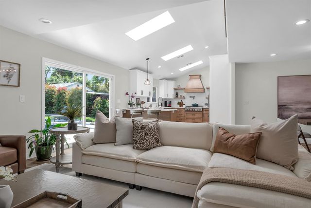 4024 Cayente Way, Sacramento, CA 95864