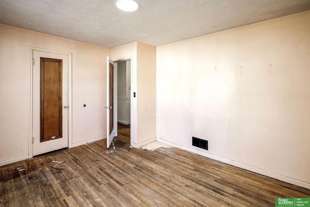 6120 Manderson Street, Omaha, NE 68104