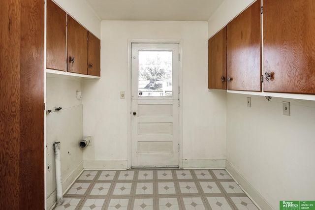 6120 Manderson Street, Omaha, NE 68104