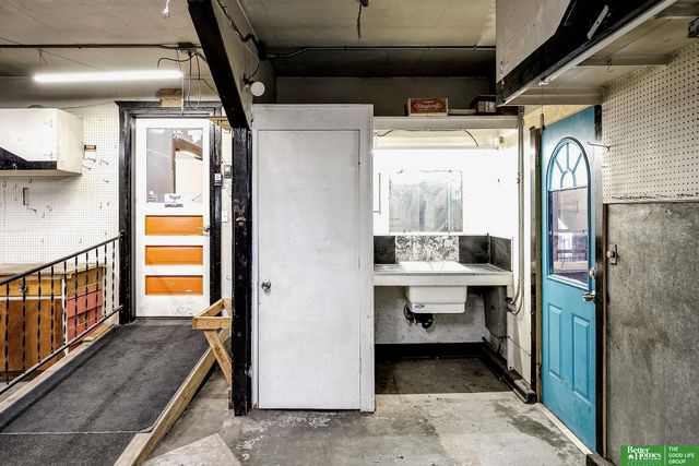 6120 Manderson Street, Omaha, NE 68104