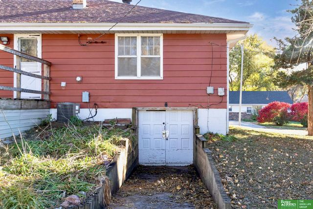 6120 Manderson Street, Omaha, NE 68104