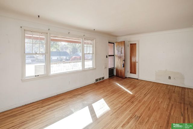 6120 Manderson Street, Omaha, NE 68104