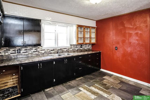 6120 Manderson Street, Omaha, NE 68104