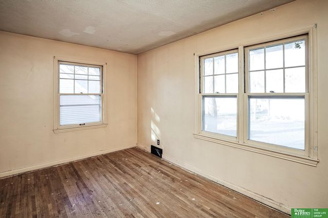 6120 Manderson Street, Omaha, NE 68104