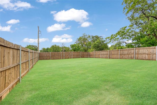 419 E Hull Street, Denison, TX 75021
