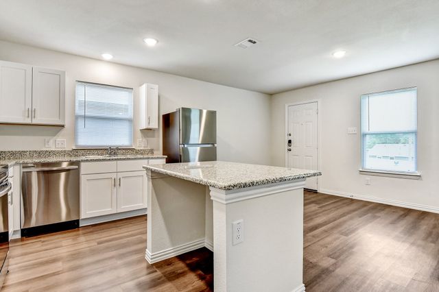 419 E Hull Street, Denison, TX 75021
