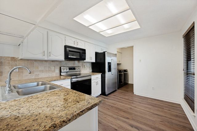3828 Clover Hill Lane, Carrollton, TX 75007