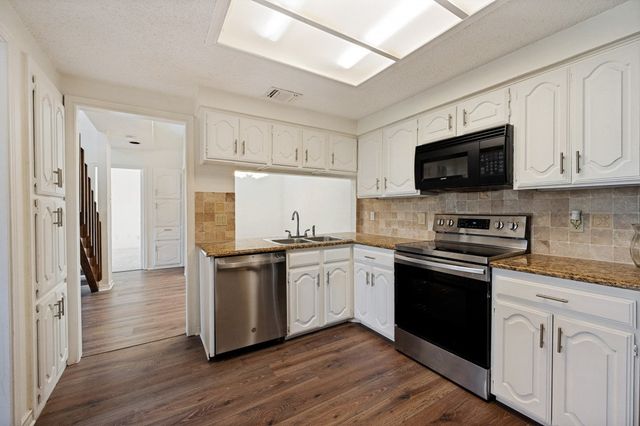 3828 Clover Hill Lane, Carrollton, TX 75007