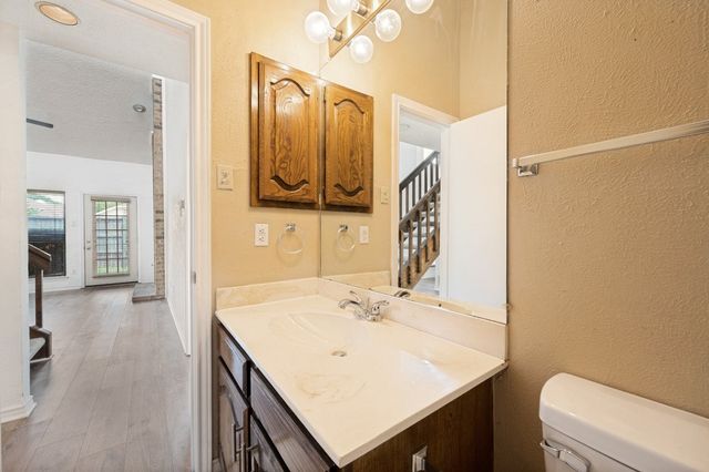 3828 Clover Hill Lane, Carrollton, TX 75007