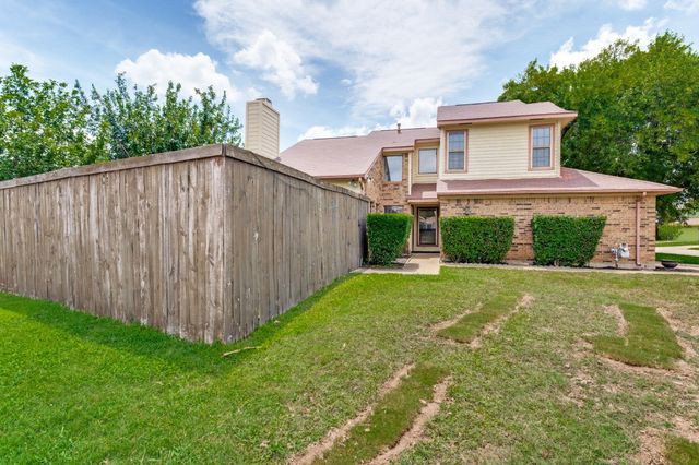 3828 Clover Hill Lane, Carrollton, TX 75007
