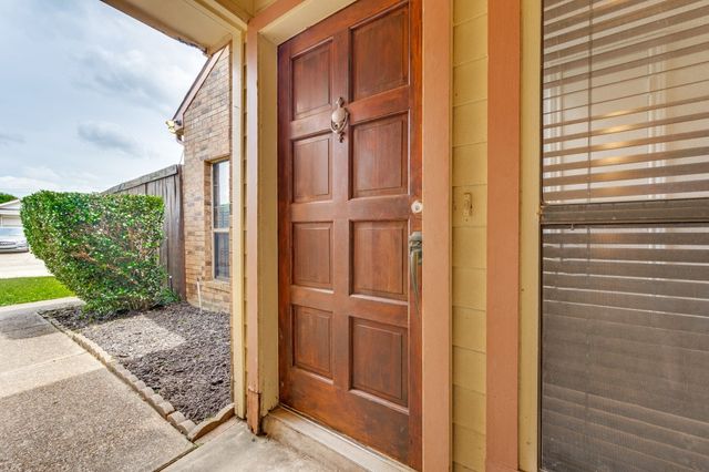 3828 Clover Hill Lane, Carrollton, TX 75007