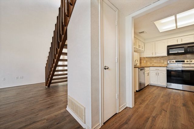 3828 Clover Hill Lane, Carrollton, TX 75007