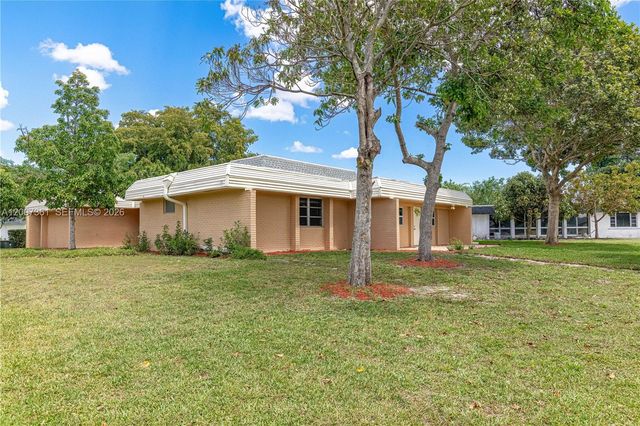 5201 Yellow Pine Ln, Tamarac, FL 33319