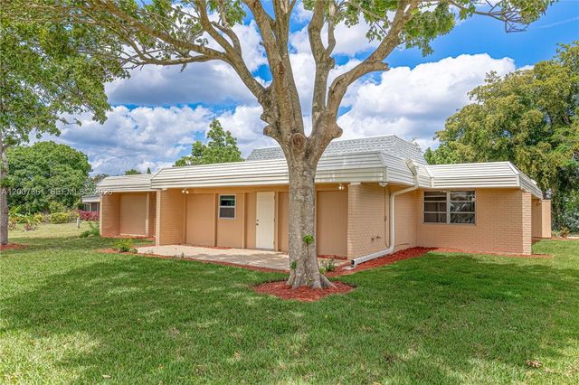 5201 Yellow Pine Ln, Tamarac, FL 33319