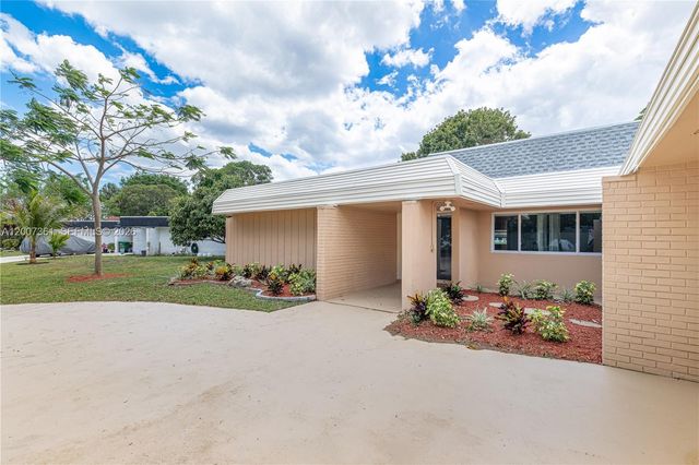 5201 Yellow Pine Ln, Tamarac, FL 33319