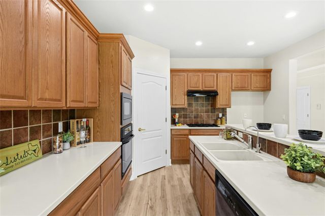 311 Rio Grande LOOP, Georgetown, TX 78633