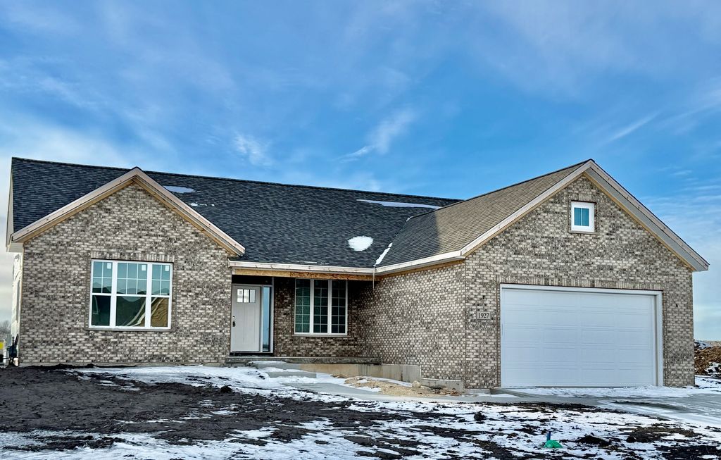 1927 PARKSIDE Drive, Sycamore, IL 60178