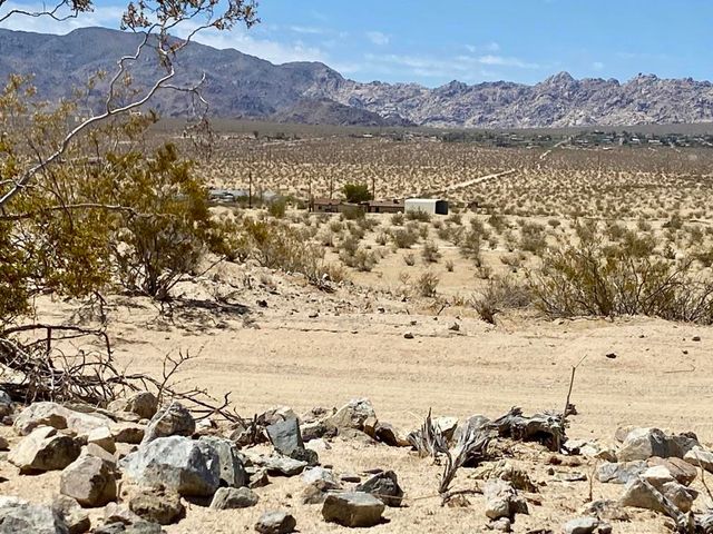 112 Amboy Road, 29 Palms, CA 92277