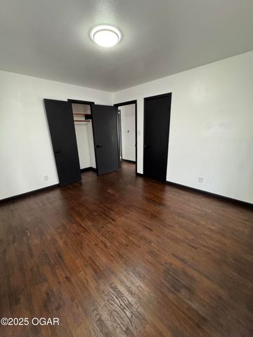 106 W South Street, Neosho, MO 64850