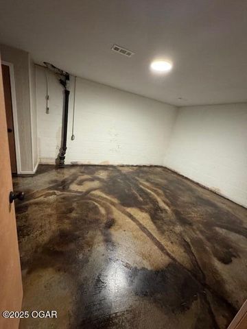 106 W South Street, Neosho, MO 64850