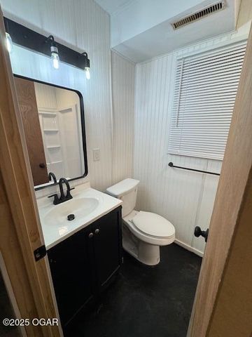 106 W South Street, Neosho, MO 64850