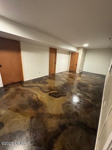 106 W South Street, Neosho, MO 64850