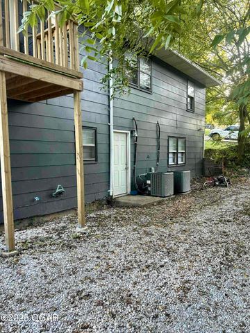 106 W South Street, Neosho, MO 64850