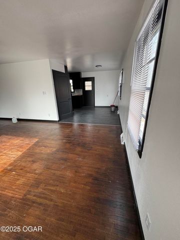 106 W South Street, Neosho, MO 64850