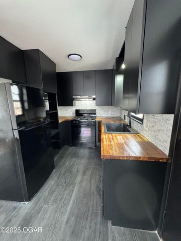 106 W South Street, Neosho, MO 64850