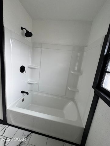 106 W South Street, Neosho, MO 64850